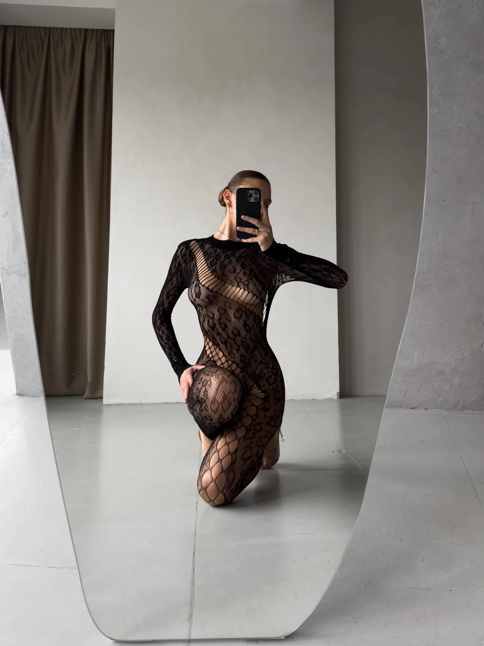Mădălina Ciorapi de Corp Sexy Negri din Dantelă cu Decupaje Diagonale și Spate Deschis