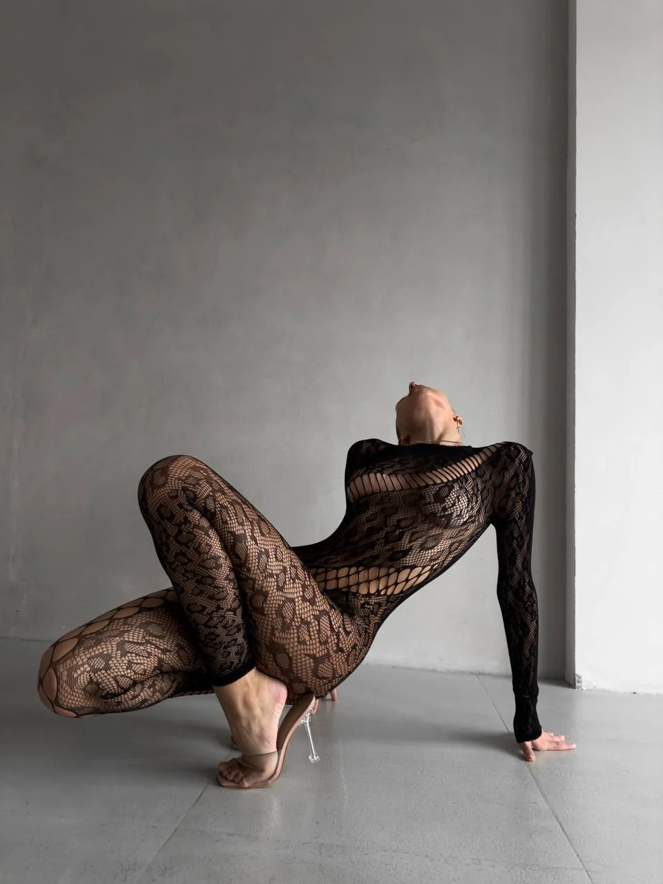 Mădălina Ciorapi de Corp Sexy Negri din Dantelă cu Decupaje Diagonale și Spate Deschis