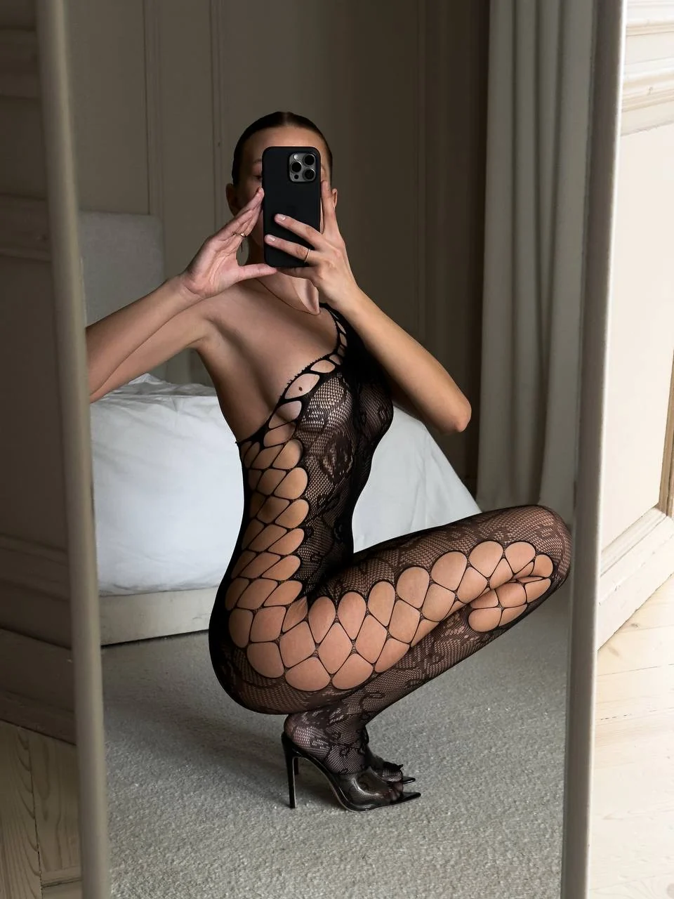 Iasmina Ciorapi de Corp Sexy Negri pe un Umăr cu Dantelă și Decupaje Laterale